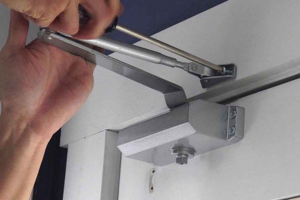 door-closer door-closer